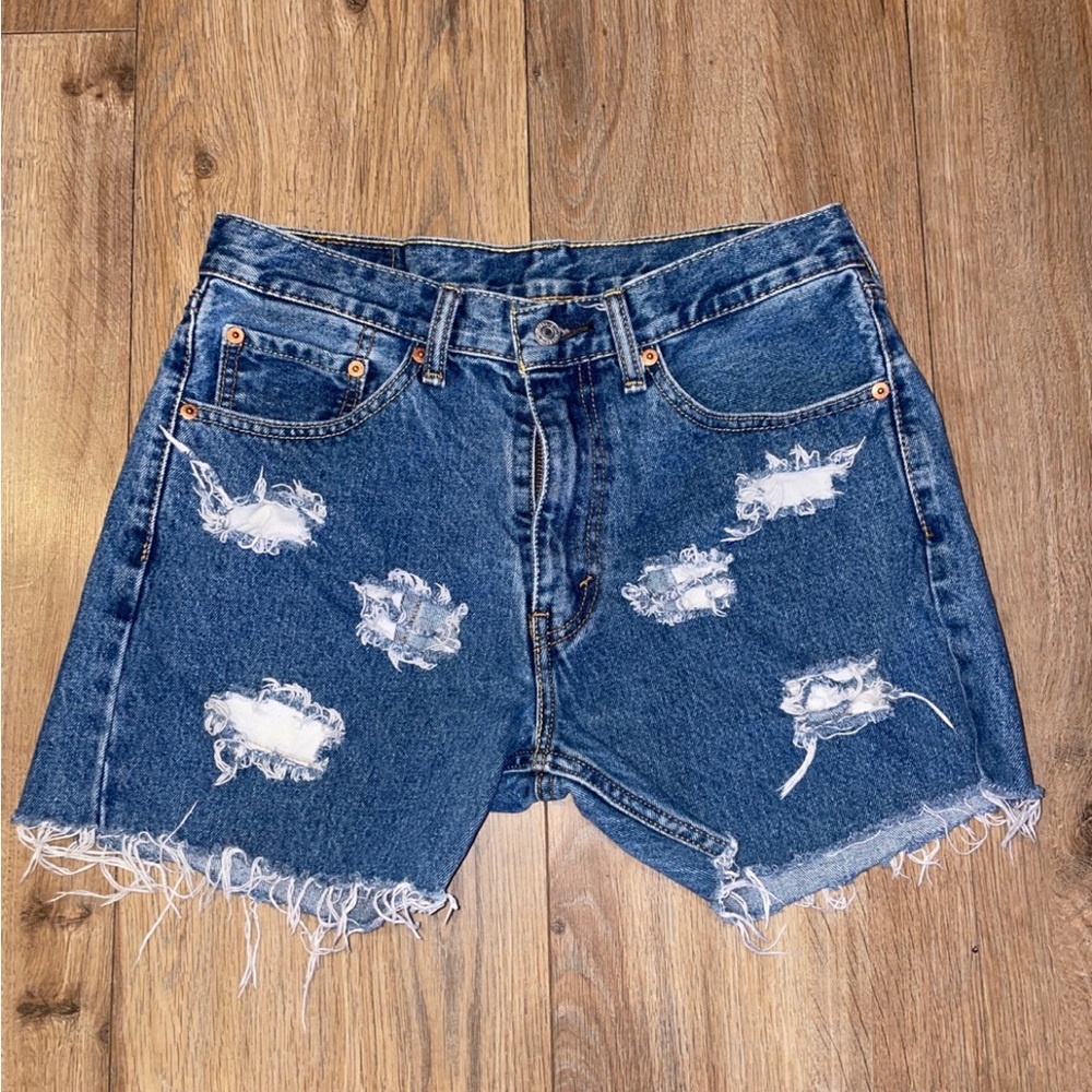 Women’s Levi’s 505 distressed jeans short size 32